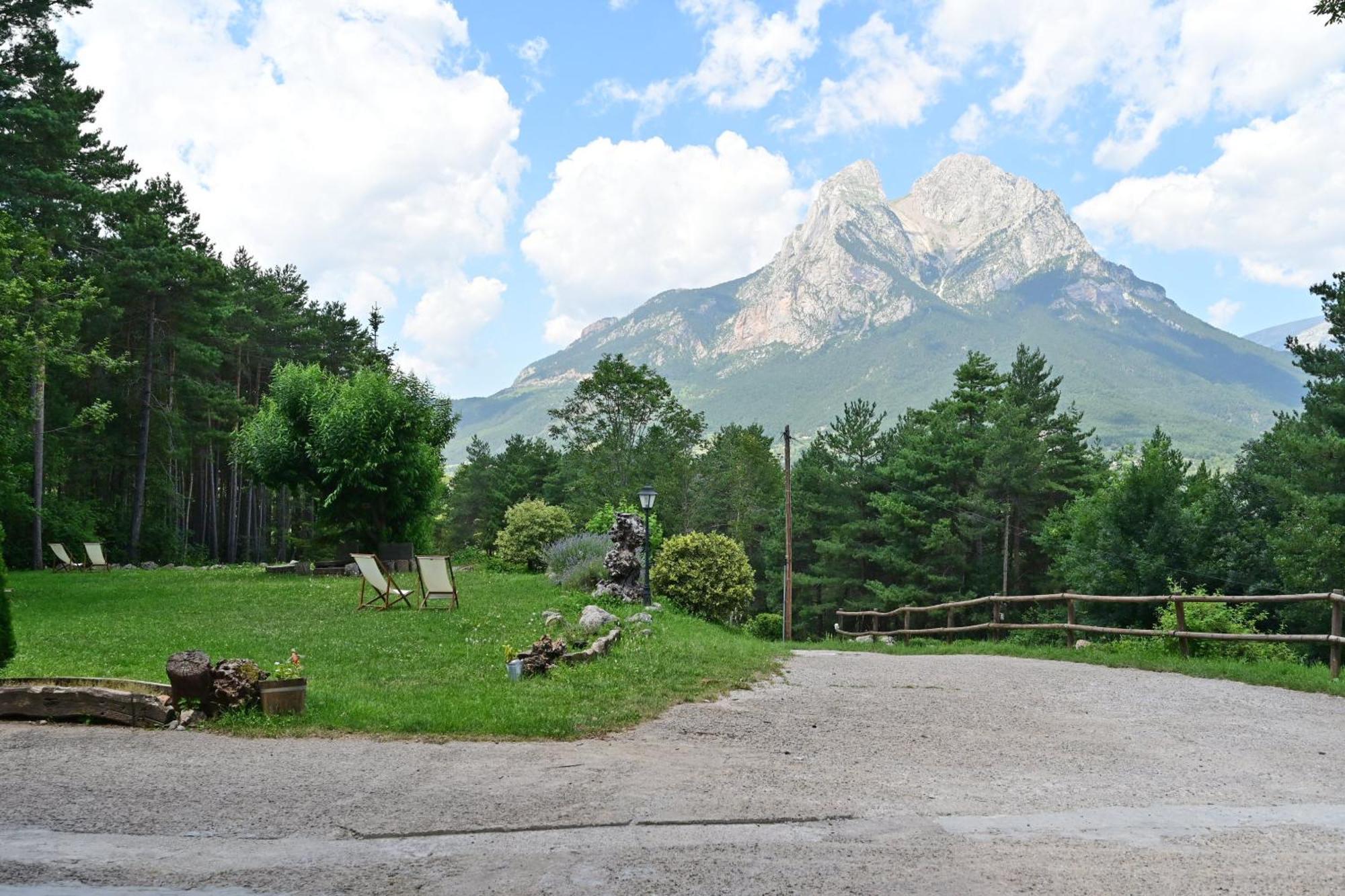 L'Indret Del Pedraforca Adults Only Hotel Saldés Екстериор снимка