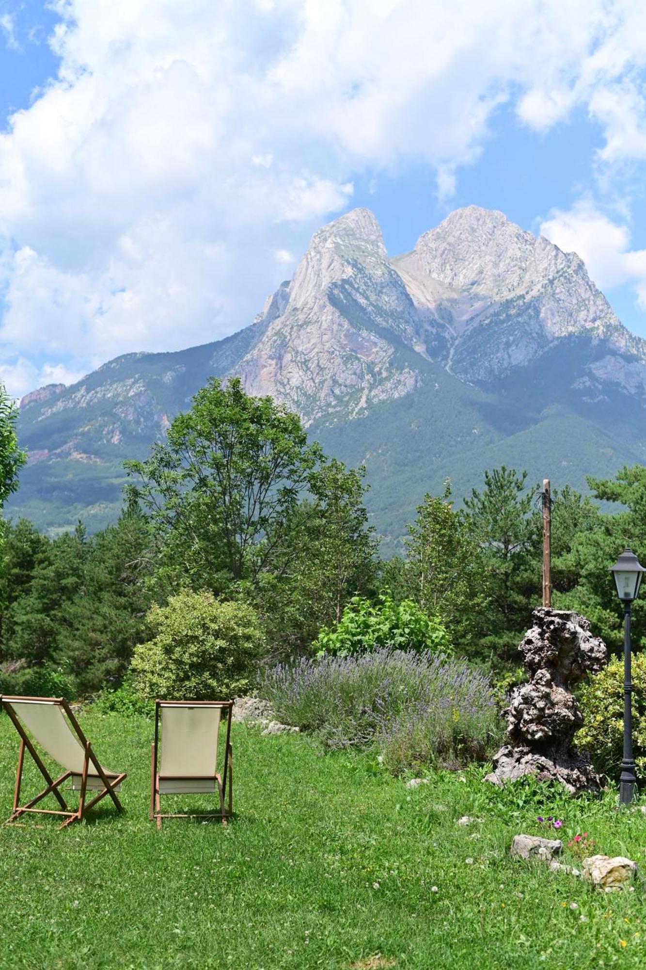 L'Indret Del Pedraforca Adults Only Hotel Saldés Екстериор снимка